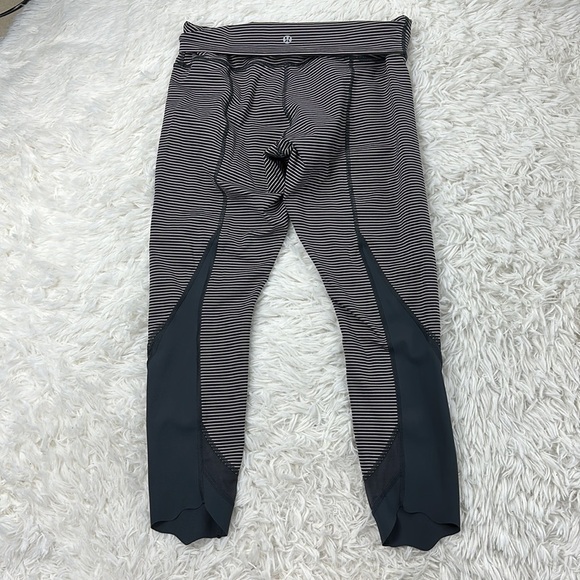 Lululemon Wunder Under Crop High-Rise *Roll Down Scallop Luxtreme 23" Hype Strip - Picture 6 of 7